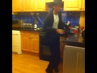 how michael jackson would move around the kitchen (vines)